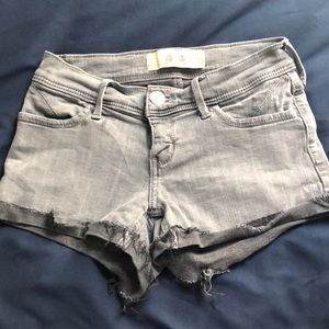 Hollister 2” Inseam Short Shorts